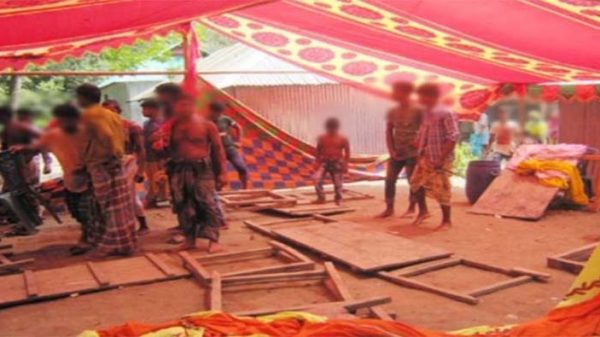 বিয়ের দাওয়াত না দেওয়ায় হামলা-ভাঙচুর, আহত ৩০ - Natun Sylhet