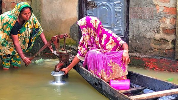 সিলেটে বন্যায় তলিয়েছে লক্ষাধিক নলকূপ, সুপেয় পানির সংকট - Natun Sylhet