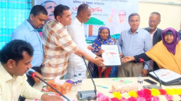 তাহিরপুরে প্রধানমন্ত্রীর উপহারের ঘর পেল ৪০ টি ভূমিহীন পরিবার - Natun Sylhet