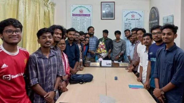 শাবি প্রেসক্লাব নেতৃবৃন্দের সাথে স্বপ্নোত্থানের মতবিনিময় - Natun Sylhet