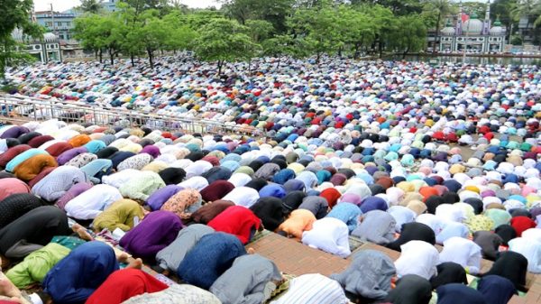 সিলেটে লাখো মুসল্লির ঈদের নামাজ আদায় - Natun Sylhet