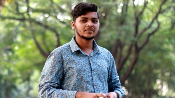 ফেসবুকে চা-শ্রমিক মাকে নিয়ে পোস্ট, বহু চাকরির প্রস্তাব পাচ্ছেন ঢাবি ছাত্র - Natun Sylhet