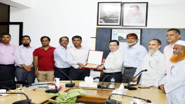 ভাইস চ্যান্সেলর পদক পেলেন শাবিপ্রবির তিন শিক্ষক - Natun Sylhet