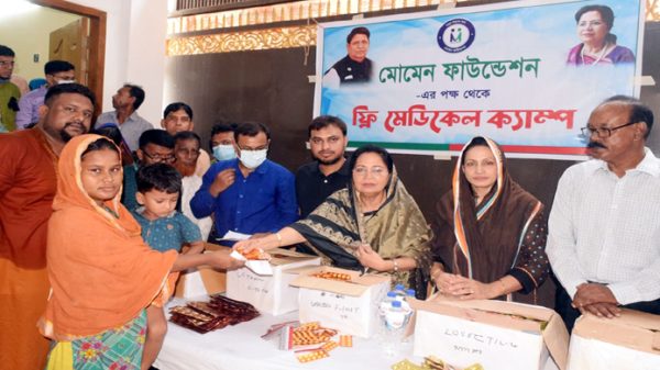 বন্যায় ক্ষতিগ্রস্তদের পাশে মোমেন ফাউন্ডেশন: সেলিনা মোমেন - Natun Sylhet