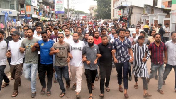 ভোলা জেলা ছাত্রদল সভাপতি নুরে আলম হত্যার প্রতিবাদে ছাত্রদলের বিক্ষোভ মিছিল - Natun Sylhet