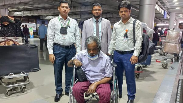 ৩৬ বছর পর নিঃস্ব হয়ে ফেরা প্রবাসীকে নিতে চাননি স্বজনরাও! - Natun Sylhet