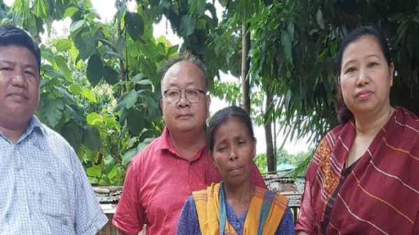 অভাবে সন্তান বিক্রি করতে বাজারে তুললেন মা! - Natun Sylhet