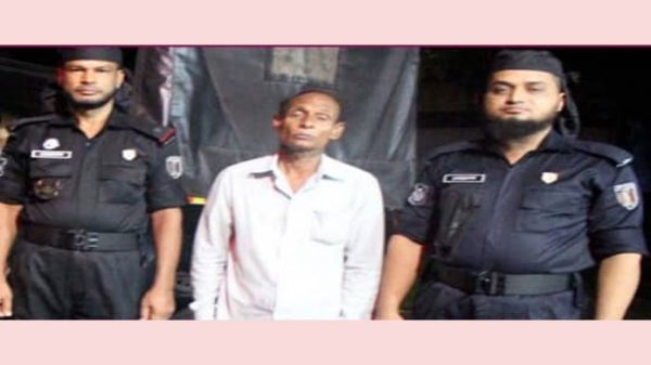 গোলাপগঞ্জে ৪ বছর ধরে শিশু কন্যাকে ধর্ষণ, র‌্যাবের হাতে আটক অভিযুক্ত পিতা‌ - Natun Sylhet