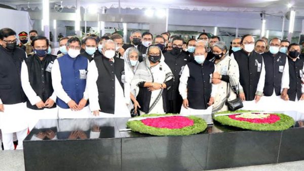 বঙ্গবন্ধুর প্রতিকৃতিতে প্রধানমন্ত্রীর শ্রদ্ধা নিবেদন - Natun Sylhet