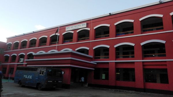 ভোলায় সংঘর্ষ: ওসিসহ ৩৬ পুলিশ সদস্যের নামে মামলা - Natun Sylhet