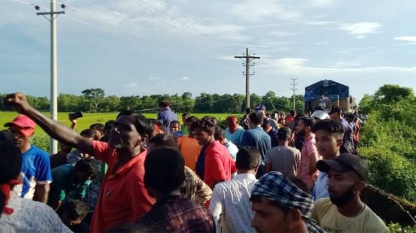 কঠোর হচ্ছে চা শ্রমিকদের আন্দোলন - Natun Sylhet
