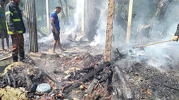 সুনামগঞ্জে অগ্নিকাণ্ডে ২টি বসতঘর ছাই, ২ লক্ষ টাকার ক্ষয়ক্ষতি - Natun Sylhet