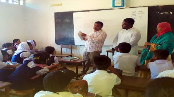 বিদ্যালয়ে ক্লাস নিলেন ইউএনও রায়হান কবির - Natun Sylhet