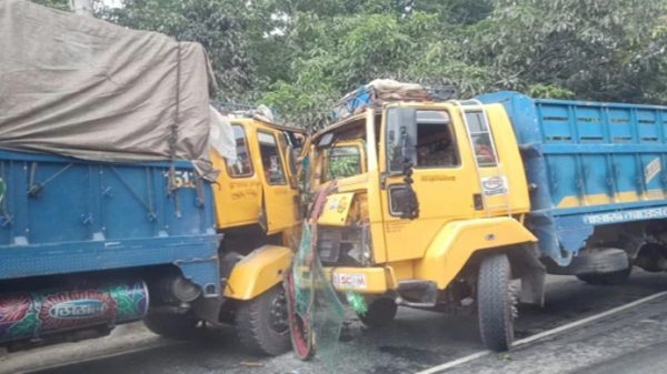 মাধবপুরে দুই ট্রাকের সংঘর্ষ, ঘটনাস্থলেই নিথর চালক-হেলপার - Natun Sylhet