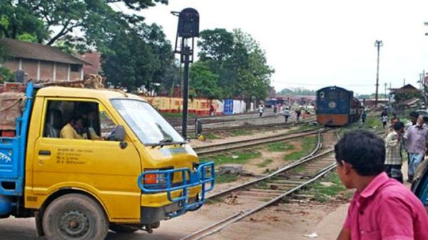 সারাদেশে রেলের ৪৮ শতাংশ লেভেল ক্রসিং অবৈধ - Natun Sylhet
