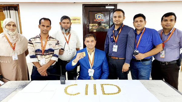 শাহজালাল বিমানবন্দর বিমানের টয়লেট থেকে ৪০টি স্বর্ণের বার উদ্ধার - Natun Sylhet
