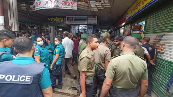 সিলেটে আল খাাজা মার্কেটকে সিসিকের ২ লক্ষ টাকা জরিমানা - Natun Sylhet