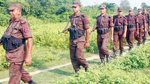 বাংলাদেশে বারবার মিয়ানমারের মর্টার শেল, সতর্ক অবস্থানে বিজিবি - Natun Sylhet