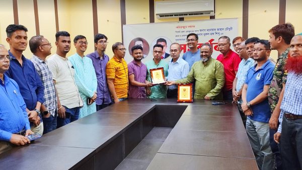 সাংবাদিক মনোয়ার জাহান ও নুরুল হক শিপুকে সিলেট জেলা প্রেসক্লাবের বিদায়ী সংবর্ধনা - Natun Sylhet