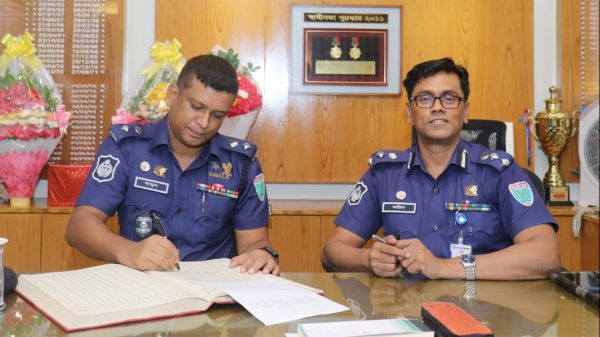 সিলেটের নতুন এসপি হিসেবে আব্দুল্লাহ আল মামুনের যোগদান - Natun Sylhet