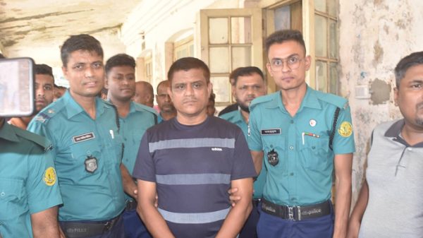 সিলেটে আদালতপাড়ায় আইনজীবীকে হত্যা চেষ্টা, যুবক আটক - Natun Sylhet