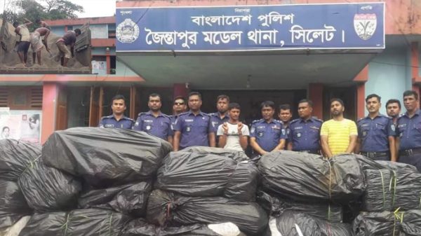 জৈন্তাপুরে বালুর ট্রাক ভর্তি ভারতীয় প্রসাধনী সামগ্রি জব্দ, হেলপার আটক - Natun Sylhet