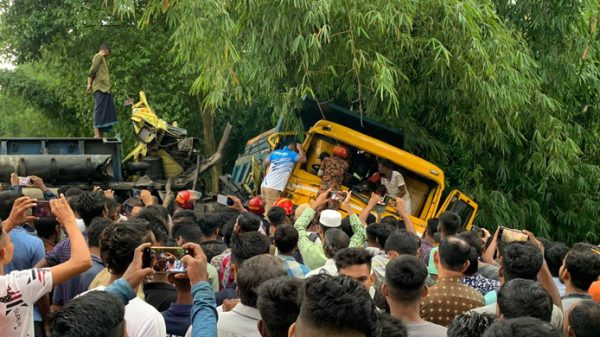 ওসমানীগরে দুই ট্রাকে সংঘর্ষ, আহত ৩ - Natun Sylhet