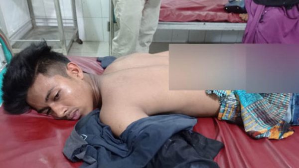 সিনিয়র-জুনিয়র দ্বন্দ্বে ছুরিকাঘাতে এসএসসি পরীক্ষার্থীসহ আহত ২ - Natun Sylhet
