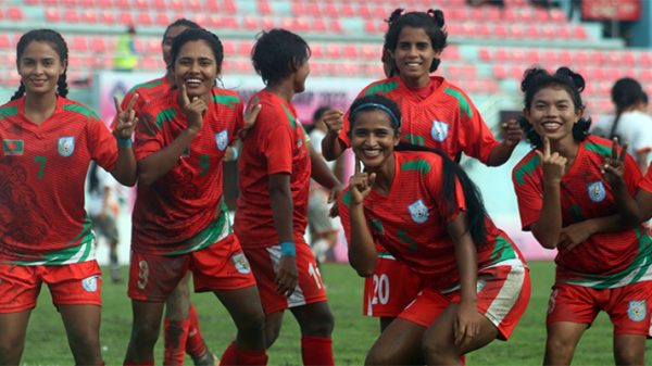 শিরোপা জয়ের সামনে দাঁড়িয়ে বাংলাদেশের মেয়েরা - Natun Sylhet