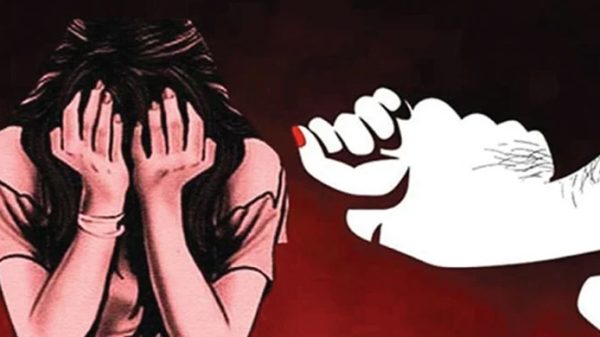 স্বামীকে গাছে বেঁধে গৃহবধূকে দলবদ্ধ ধর্ষণ, গ্রেপ্তার ৪ - Natun Sylhet
