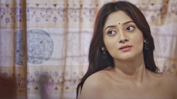 পূজা চেরীর নগ্ন শরীরের ছবি ভাইরাল, নিন্দার ঝড় - Natun Sylhet