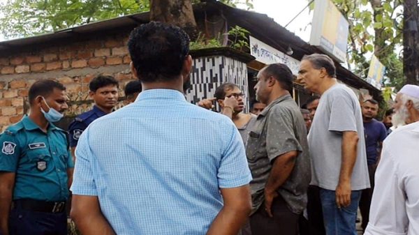 সিলেটে ভ্রাম‌্যমাণ আদালতের উপর হামলা, তিন পুলিশ সদস্য আহত - Natun Sylhet