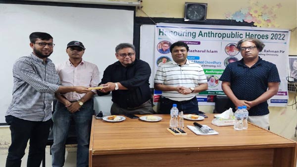 বন্যার্তদের পাশে থাকায় সম্মাননা পেলেন শাবির নৃবিজ্ঞান বিভাগের ৬ শিক্ষার্থী - Natun Sylhet