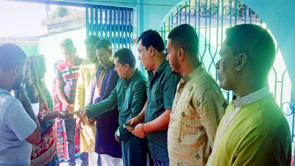 শান্তিগঞ্জে ১০০ পরিবারের মধ্যে নগদ অর্থ সহায়তা প্রদান আব্দুল কাইয়ুমের - Natun Sylhet