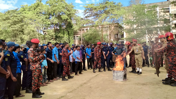 শাবিপ্রবির নিরাপত্তাকর্মীরা পেলো অগ্নি নির্বাপণ ও উদ্ধার বিষয়ক প্রশিক্ষণ - Natun Sylhet