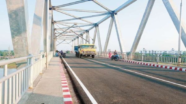 উদ্বোধনের আগেই ছাতকে সুরমা ব্রিজে টোল আদায় শুরু - Natun Sylhet