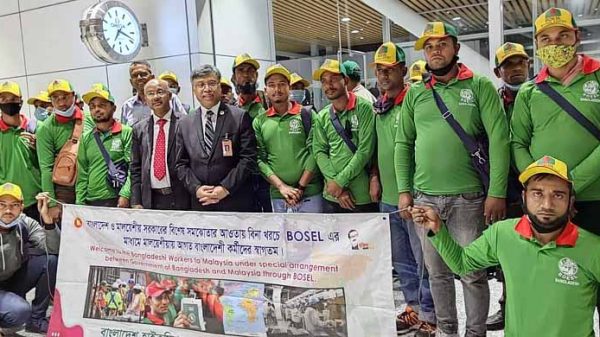 সরকারিভাবে প্রথম দফায় মালয়েশিয়ায় গেলেন ৩০ বাংলাদেশি কর্মী - Natun Sylhet