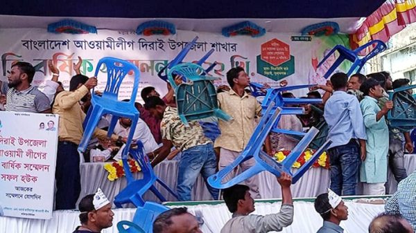 সুনামগঞ্জে আ.লীগের সম্মেলনে দুই পক্ষে সংঘর্ষ, ইটপাটকেল নিক্ষেপ - Natun Sylhet