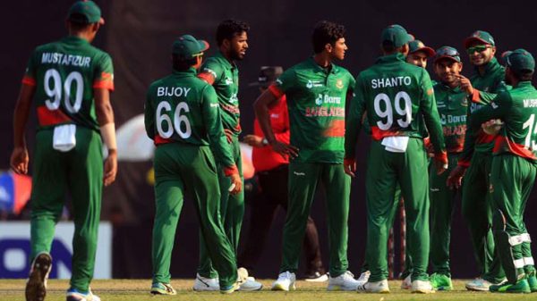 নাটকের পর জয়ের নায়ক মিরাজ-মোস্তাফিজ - Natun Sylhet
