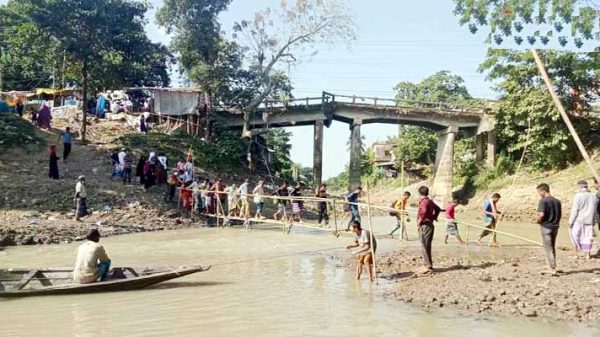 সুনামগঞ্জে শয়তানখালী সেতুতে ঝুঁকি নিয়েই পারাপার - Natun Sylhet