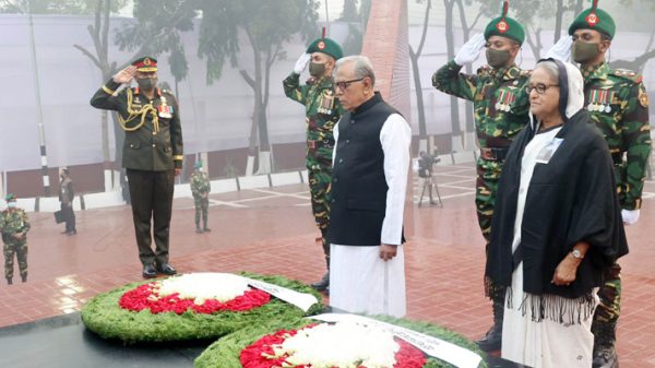 শহীদ বুদ্ধিজীবীদের প্রতি রাষ্ট্রপতি-প্রধানমন্ত্রীর শ্রদ্ধা - Natun Sylhet