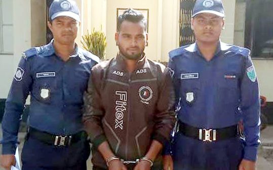 তাহিরপুর সীমান্তে কয়লা চোরাকারবারি গ্রেফতার - Natun Sylhet
