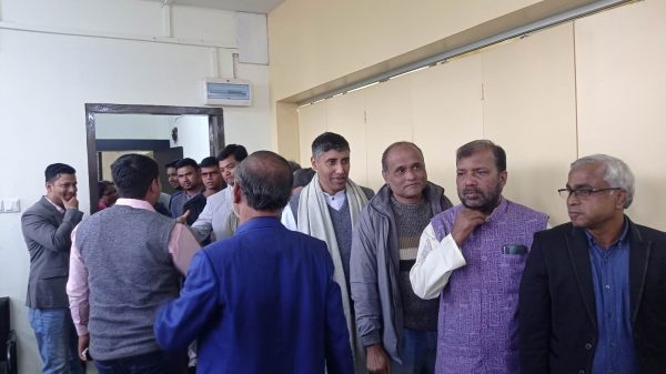 জেলা প্রেসক্লাবের নির্বাচনে উৎসবমুখর পরিবেশে চলছে ভোটগ্রহণ - Natun Sylhet