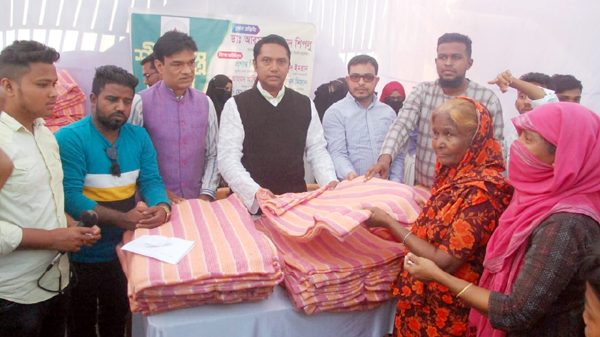 দক্ষিণ সুরমায় সিলেট রক্তের অনুসন্ধানে আমরা’র উদ্যোগে শীতবস্ত্র বিতরণ - Natun Sylhet