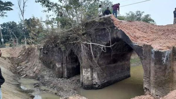 ভেঙে ফেলা হচ্ছে মুঘল স্থাপত্যের নিদর্শন ‘দেওয়ানের পুল’ - Natun Sylhet