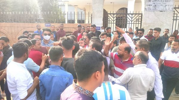 সিলেটে মিছিল বের করে হাতাহাতিতে জড়ালো যুবলীগ  - Natun Sylhet