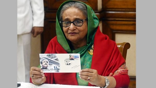 বিজয় দিবসের ডাকটিকিট অবমুক্ত করলেন প্রধানমন্ত্রী - Natun Sylhet