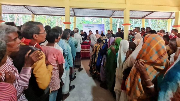 ২য় ধাপে ৪৫০ জনের মাঝে শাবির স্বপ্নোত্থানের শীতবস্ত্র বিতরণ - Natun Sylhet