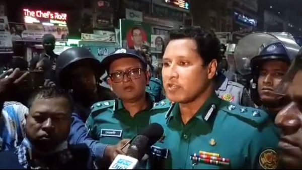 নয়াপল্টন থেকে অসংখ্য বোমা উদ্ধার, গ্রেপ্তারও অনেক - Natun Sylhet