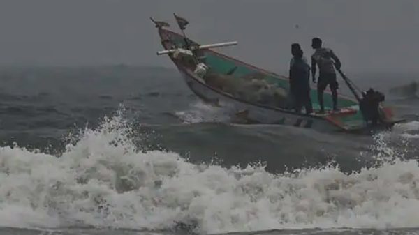 সাগরে ঘূর্ণিঝড় ‘মানদৌস’, সতর্ক সংকেত বাড়ল - Natun Sylhet